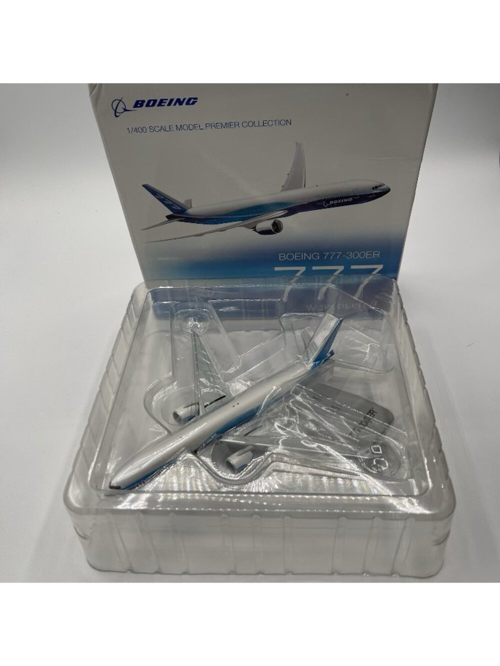 Boeing 777-300ER 777 Scale 1:400 W/ Stand Display Airliner Scale Model Open Box